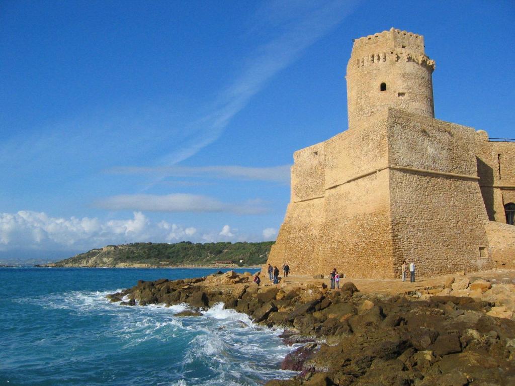 Agriturismo Torre Del Golfo Cropani Eksteriør billede