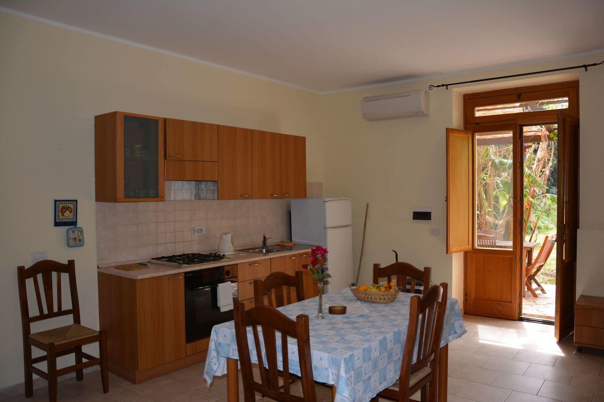 Agriturismo Torre Del Golfo Cropani Eksteriør billede